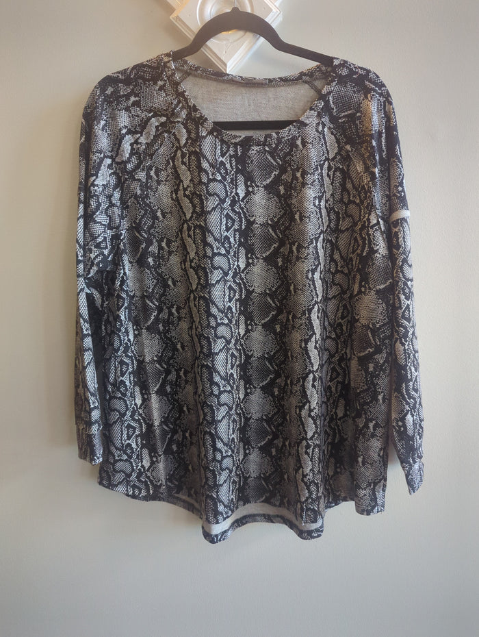 Black and Gray Curvy Top