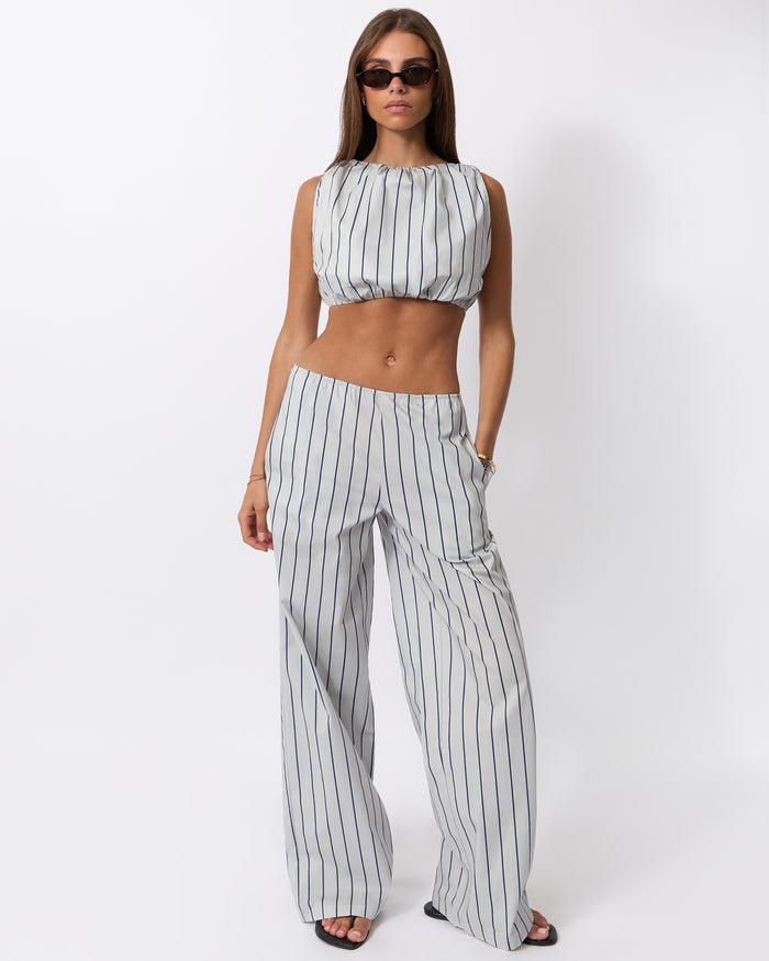 [Grey/Navy] - Model