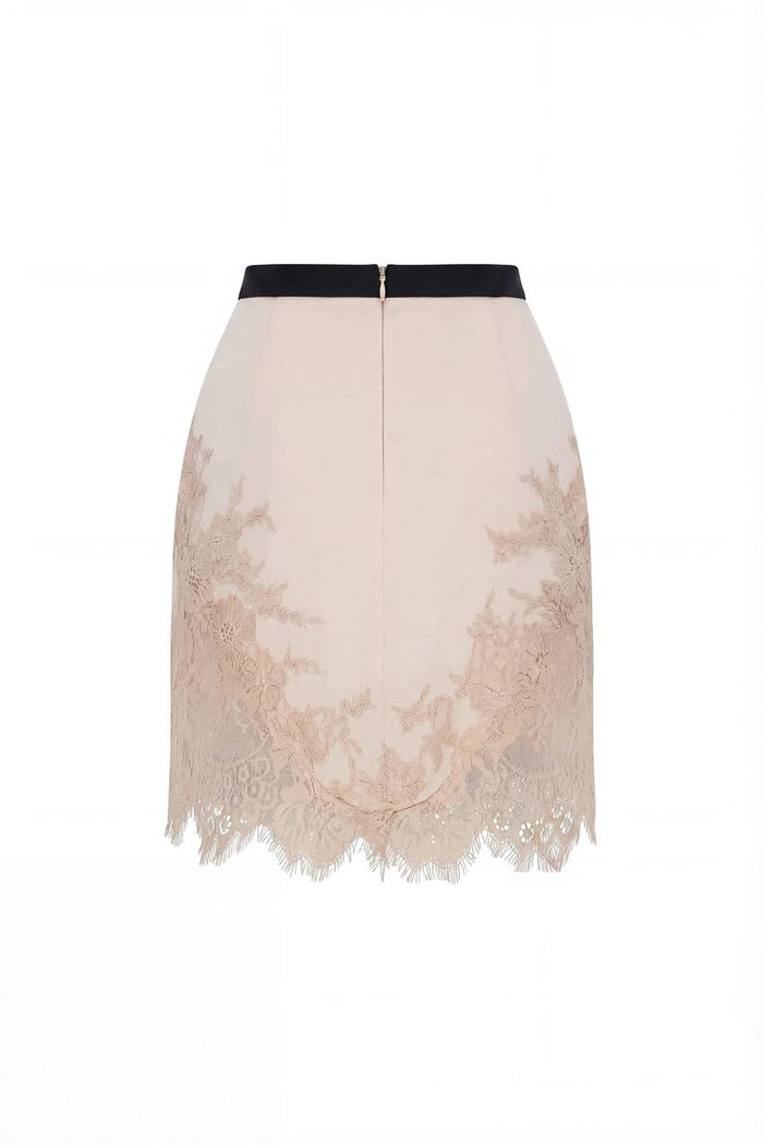Fitted beige mini skirt adorned with lace, Parisienne