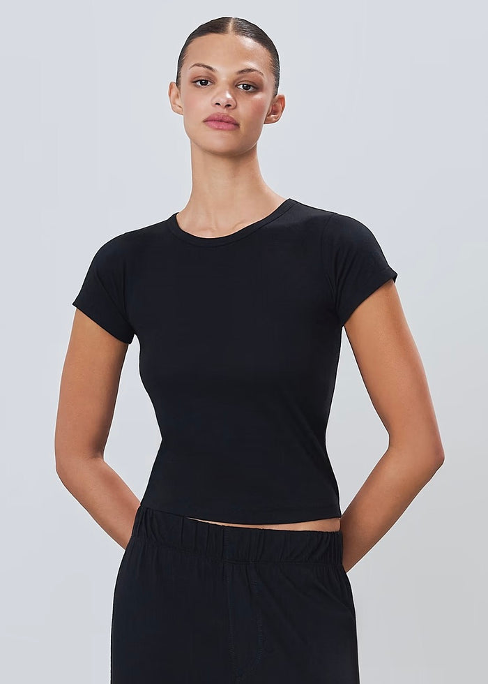 Fitted Crewneck Short Sleeve T Shirt (Black)