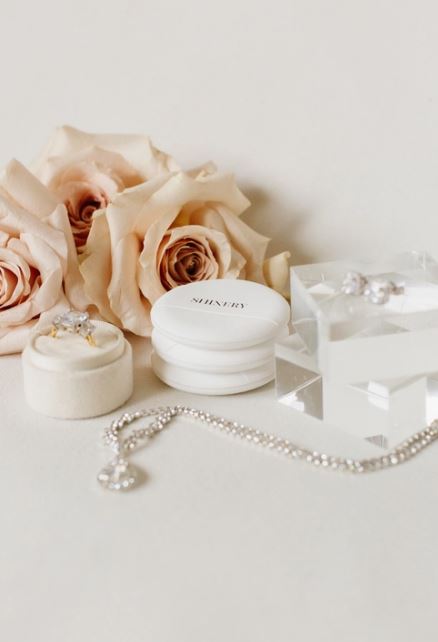 Illuminating Pom Delicate Jewelry Polisher - Bridal