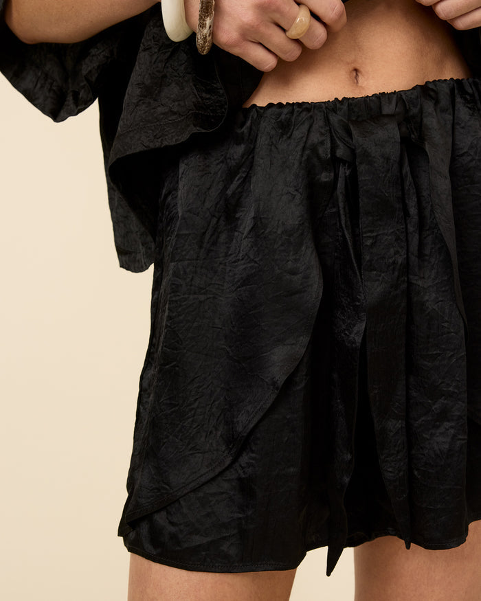 MANON SHORTS BLACK(Satin)