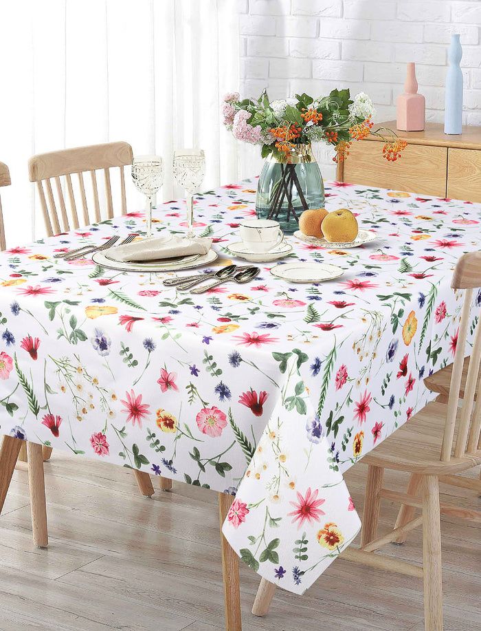 Nappe fleurie anti-taches et sans repassage x 58 x 78 po