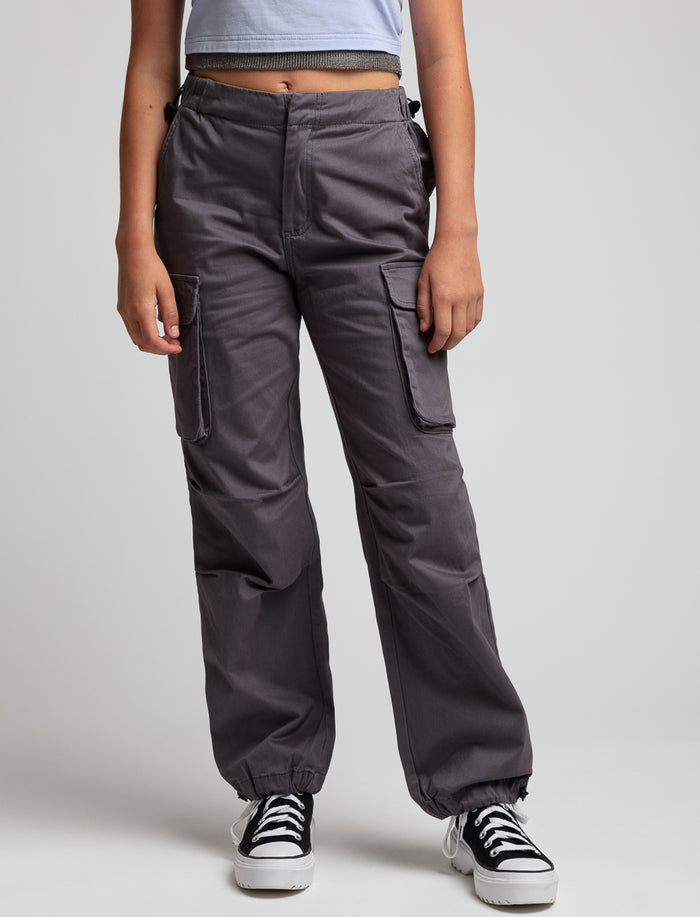 Pantalon parachute à poches cargo