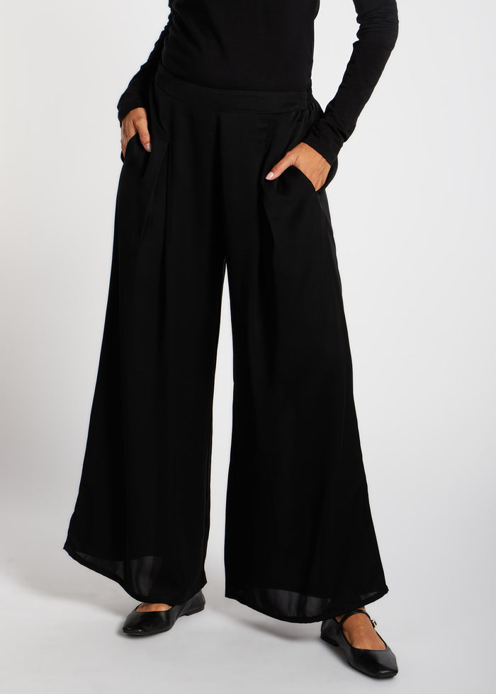 Single Pleat Trousers Black - Final Sale